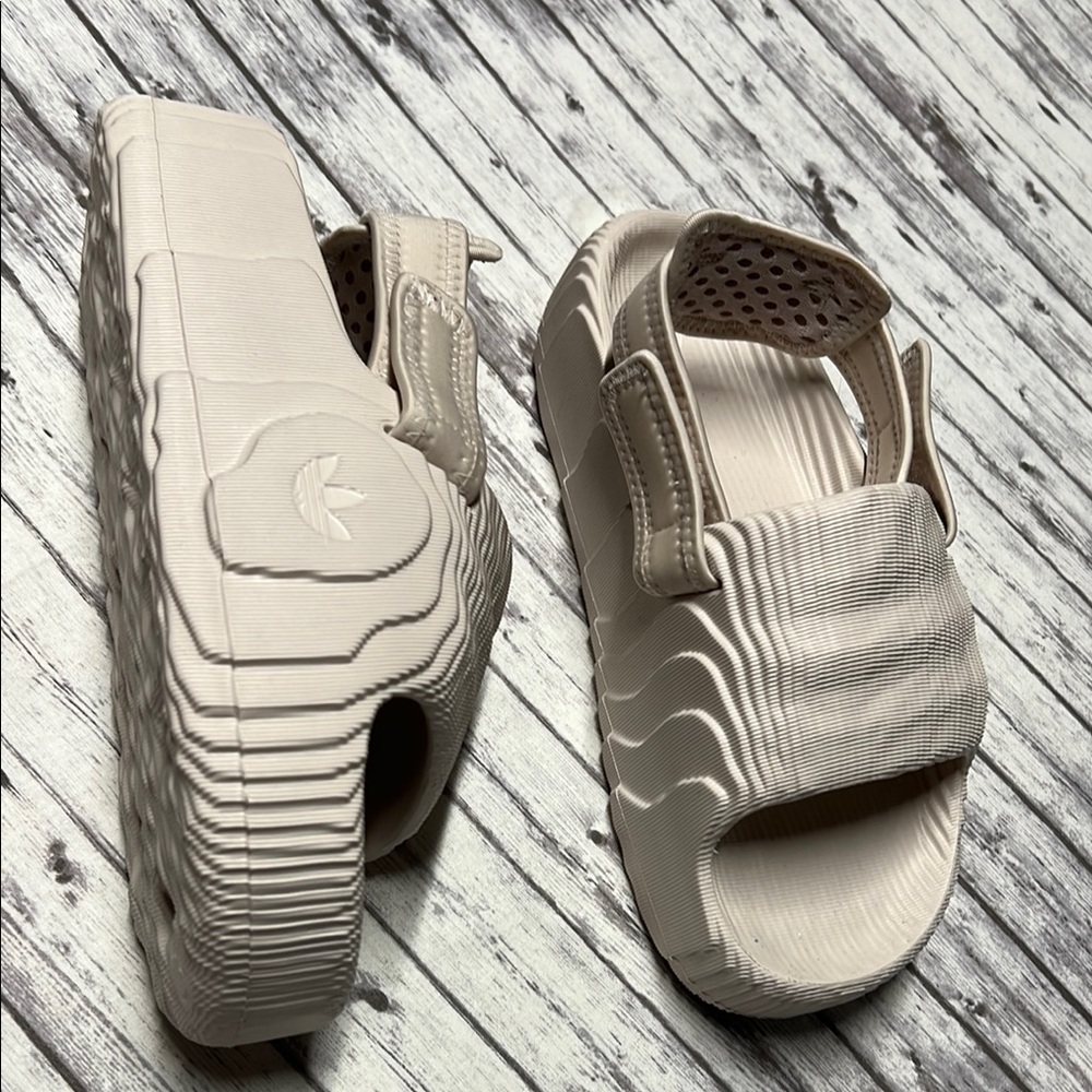 NWOT Adidas Cream Sandals with Modern Ribbed Design
